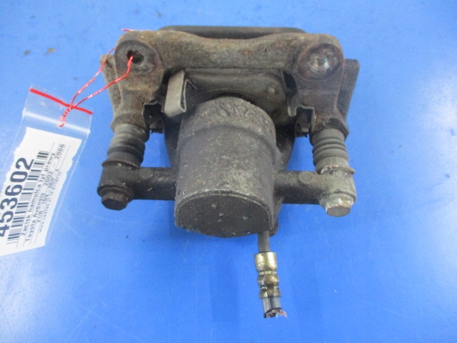 фото №5, Toyota avensis ii t25 kombi скоба суппорт тормоза задняя правый bosch