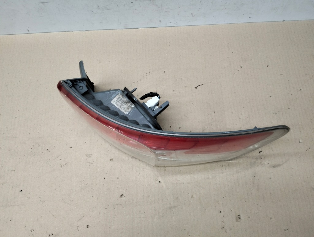 Фонарь  правый  задняя w крыло toyota avensis t27 седан lata 2009-2011 led Недорого