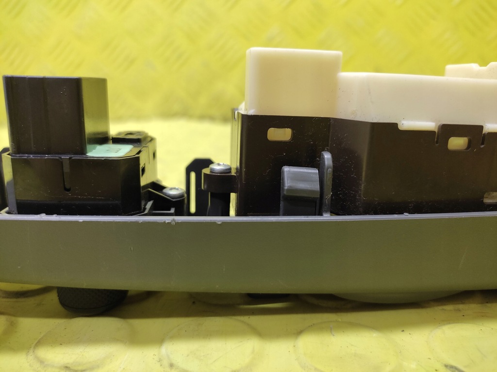 фото №9, Переключатель окон daihatsu cuore vii 84820b2320