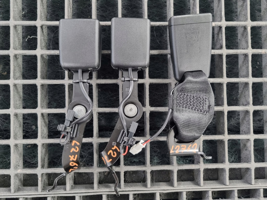 фото №1, Bmw g60 g61 клипса задняя поперечина безопасности 5a552c2 5a552b8 5a552c1