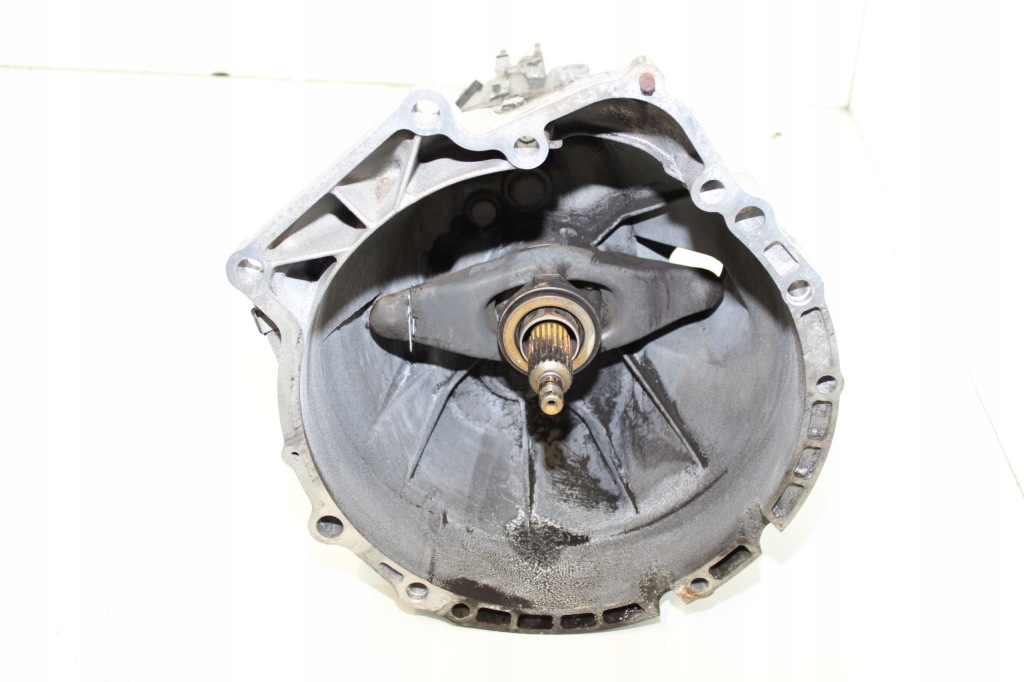 Коробка передач передач bmw e87 e90 n45 116i 2200074390 механічна коробка передач в Україні