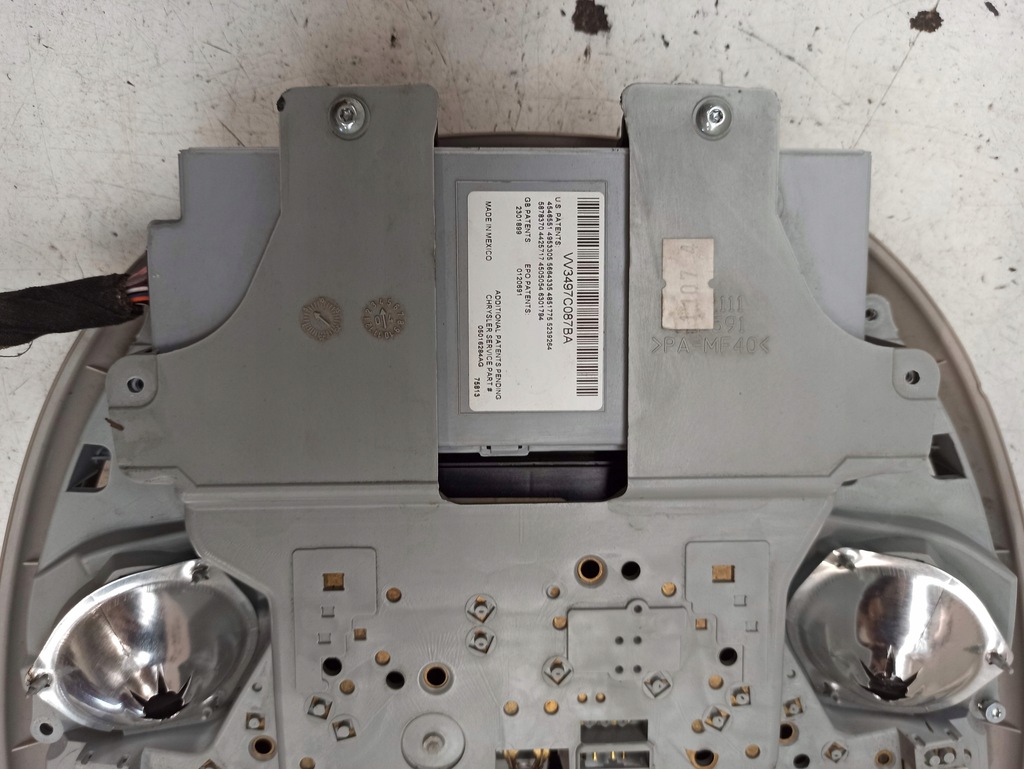 фото №15, Chrysler оригинальный номер voyager iv бардачок верхний лампа потолочный 04685699ac