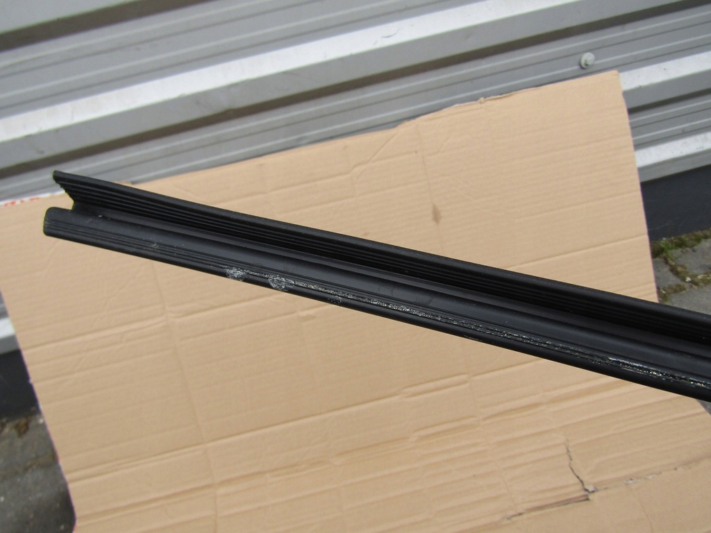 фото №9, 8 mercedes clk w208 прокладка уплотнитель стекло дверь левая lub правая