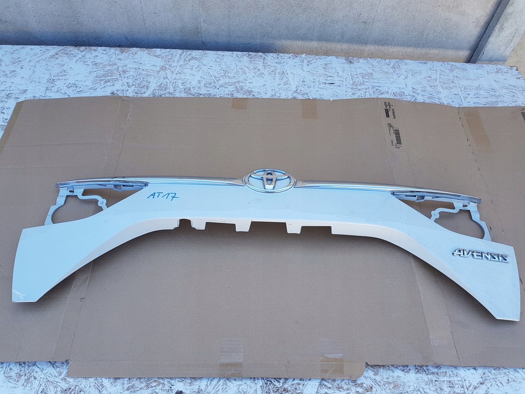 фото №1, Toyota avensis t27 накладка кришки задня задня молдинг