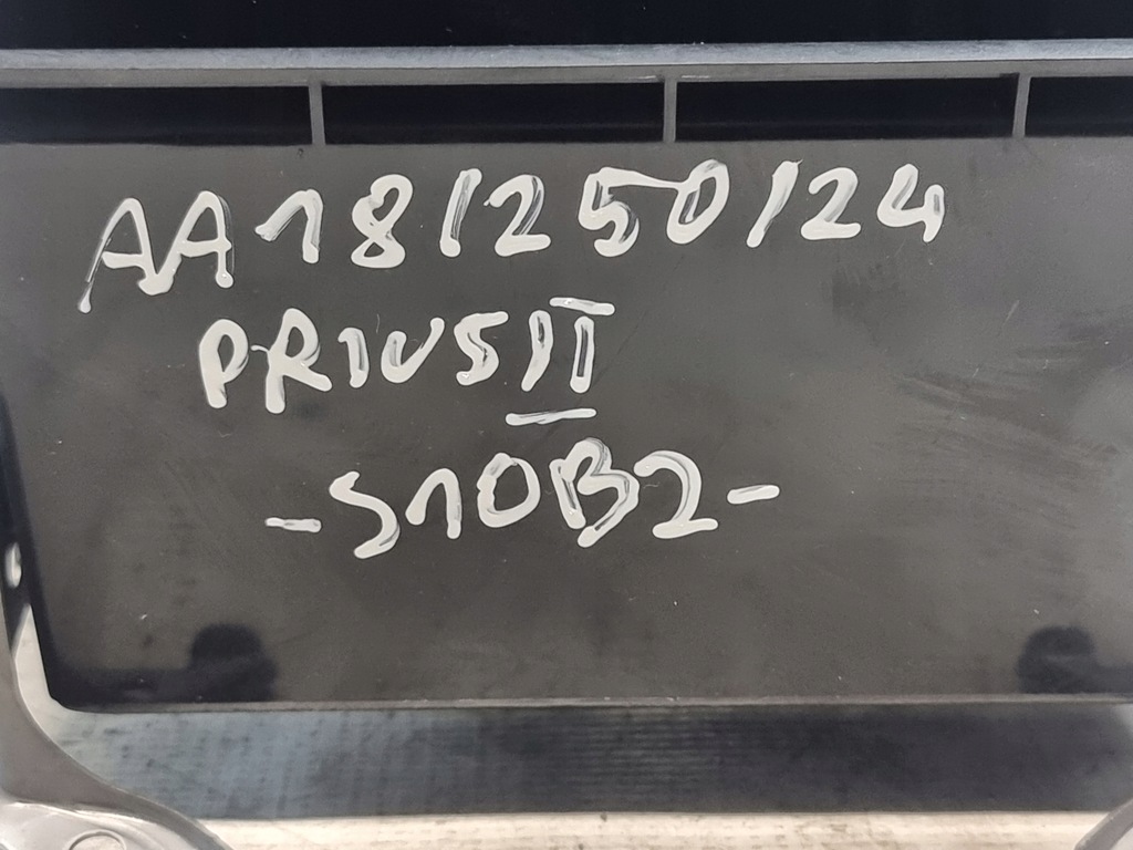 фото №9, Радиопроигрыватель бардачок оригинальный номер 86120-47220 toyota prius ii 08r