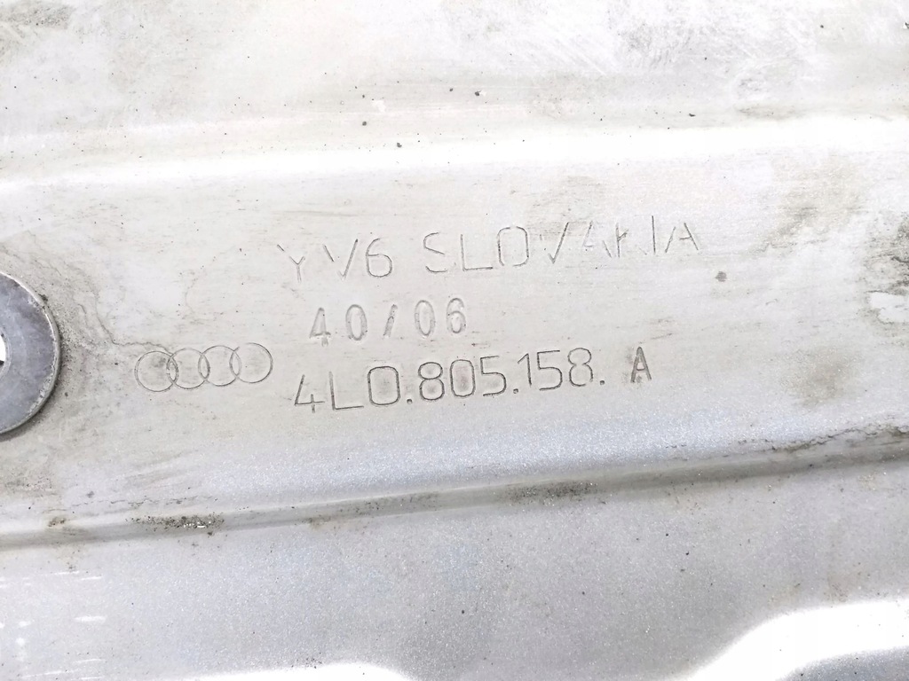 фото №10, Audi q7 4l 2007 правая сторона кронштейн / кронштейн крыла передний