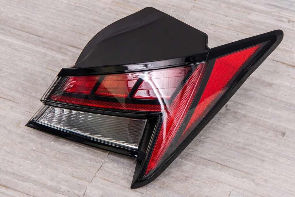 фото №8, Hyundai elantra vii cn7 20+ лампа задня led права 92402aa200