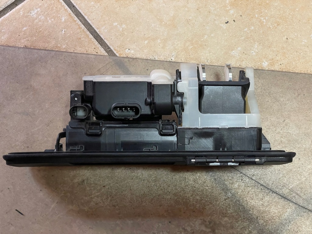 фото №7, Mercedes w206 21r мікровимикач ручка кришки багажника a0997502400