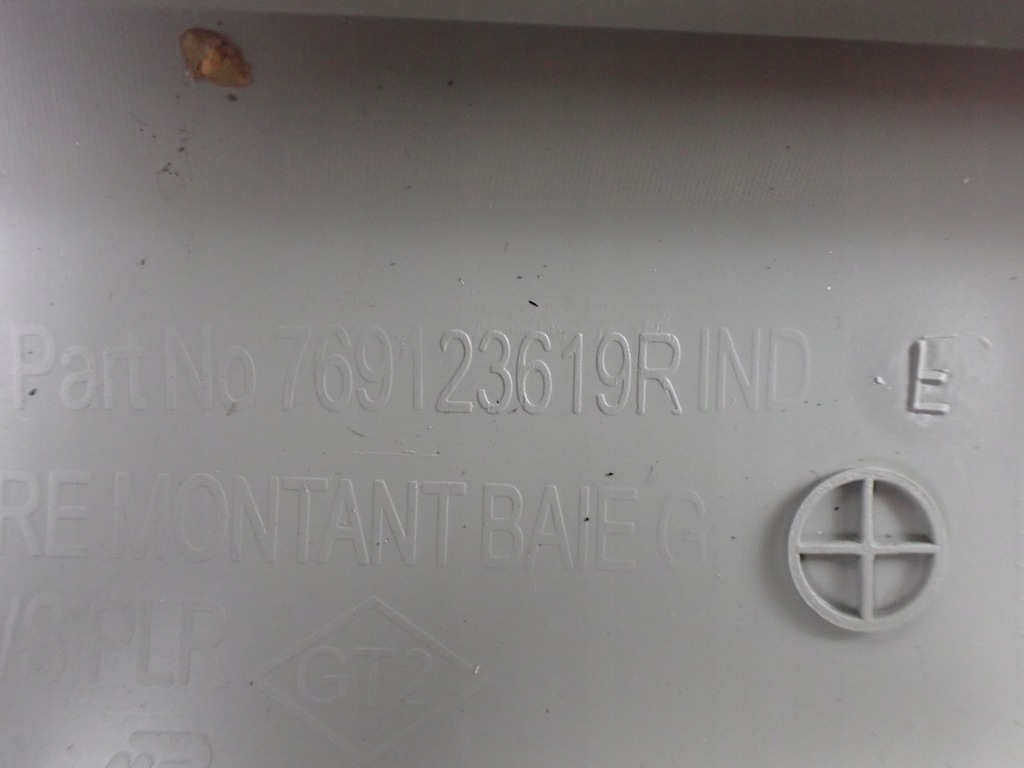 фото №8, Пластик защита стойка левая сторона dacia duster ii 769123619r