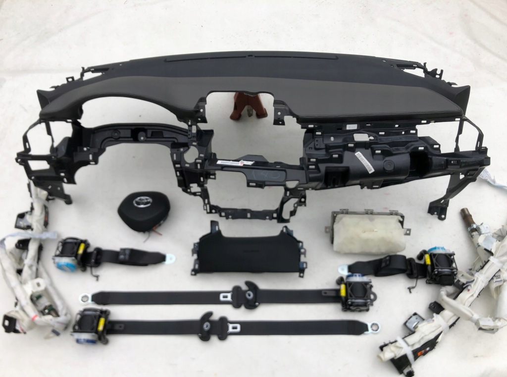 фото №1, Toyota c-hr приборная панель приборная панель консоль подушки безопасности ремни