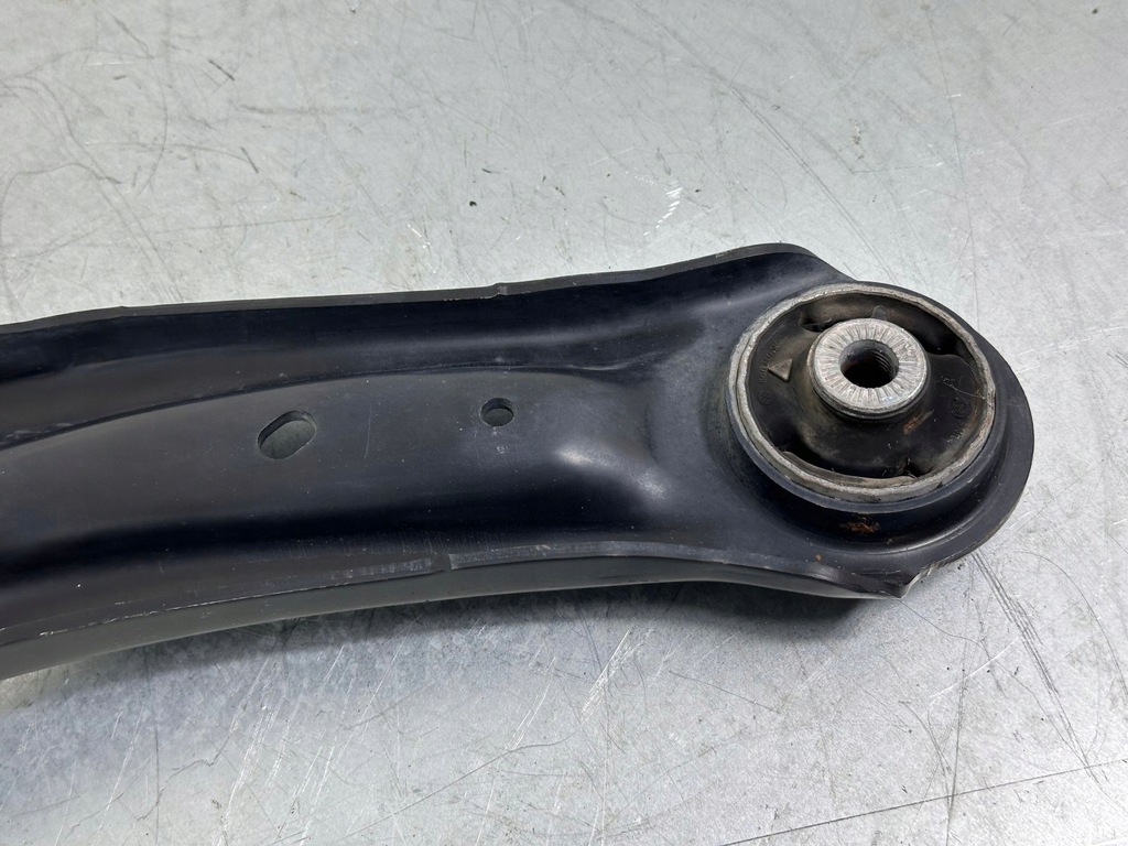 фото №8, Volkswagen passat b8 2016 перед правая нижний рычаг передний 3q0407152e