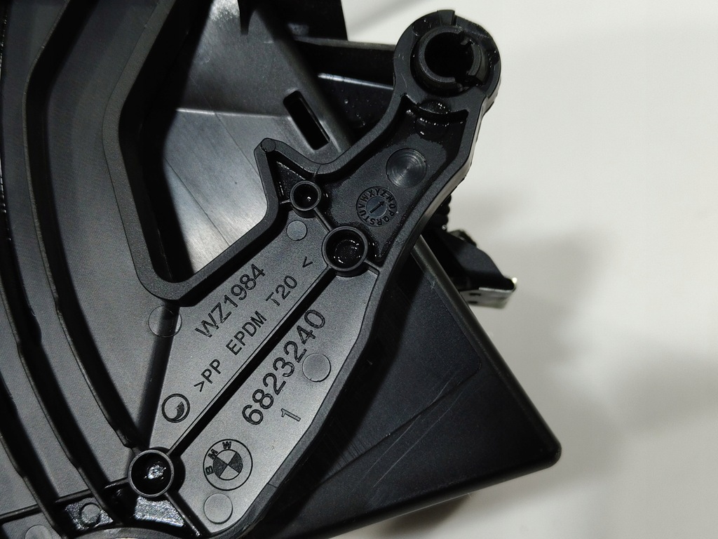 фото №8, Бардачок панели консоли 6823240 bmw 1 f40 2 f44