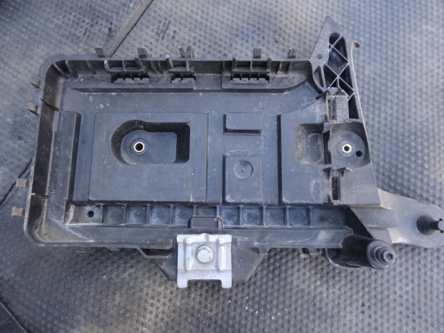 фото №7, Корпус основание аккумулятор vw scirocco 2.0 tfsi