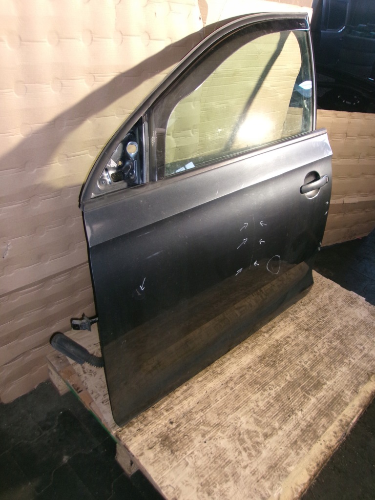 Двері ліва перед skoda rapid 2015r 1.2tsi седан Доставка