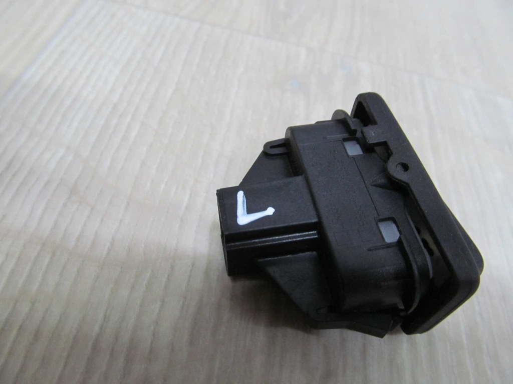 Volvo c30 s40 v50 c70 06-13 перемикач блокування дверей лівий 30669957 Недорого