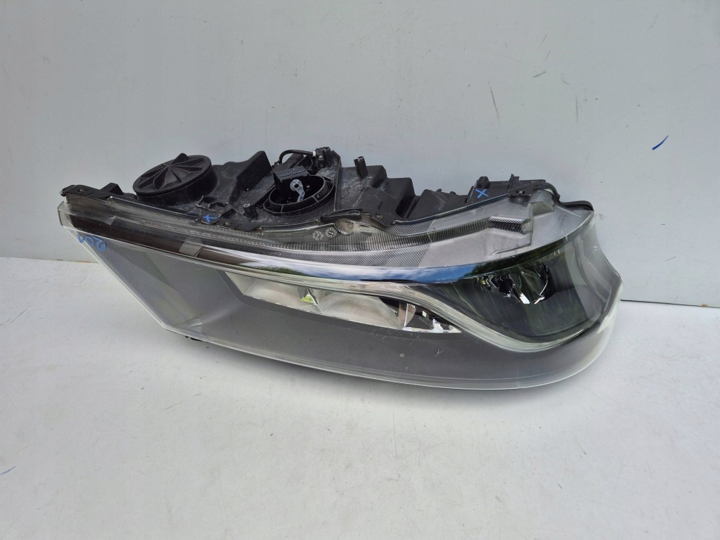 Iveco stralis 10r050081 led правая лампа передняя Доставка