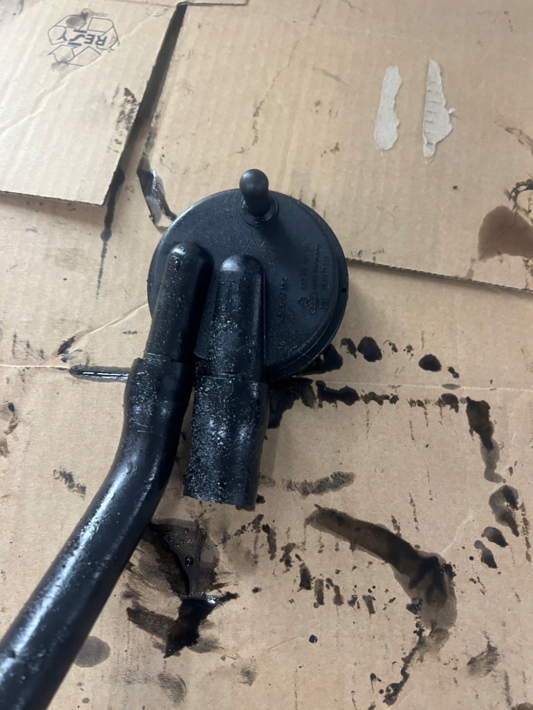 фото №1, Vw touareg 5,0tdi вентиляция картера 07z129102b