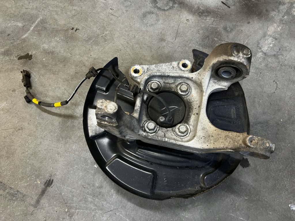 Купити Поворотний кулак ступиця задній правий ford fusion рестайлінг  америка 2.0 ecoboost 2wd fwd