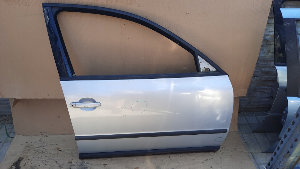 Купити Двері перед передні праве vw passat b5 96-00r