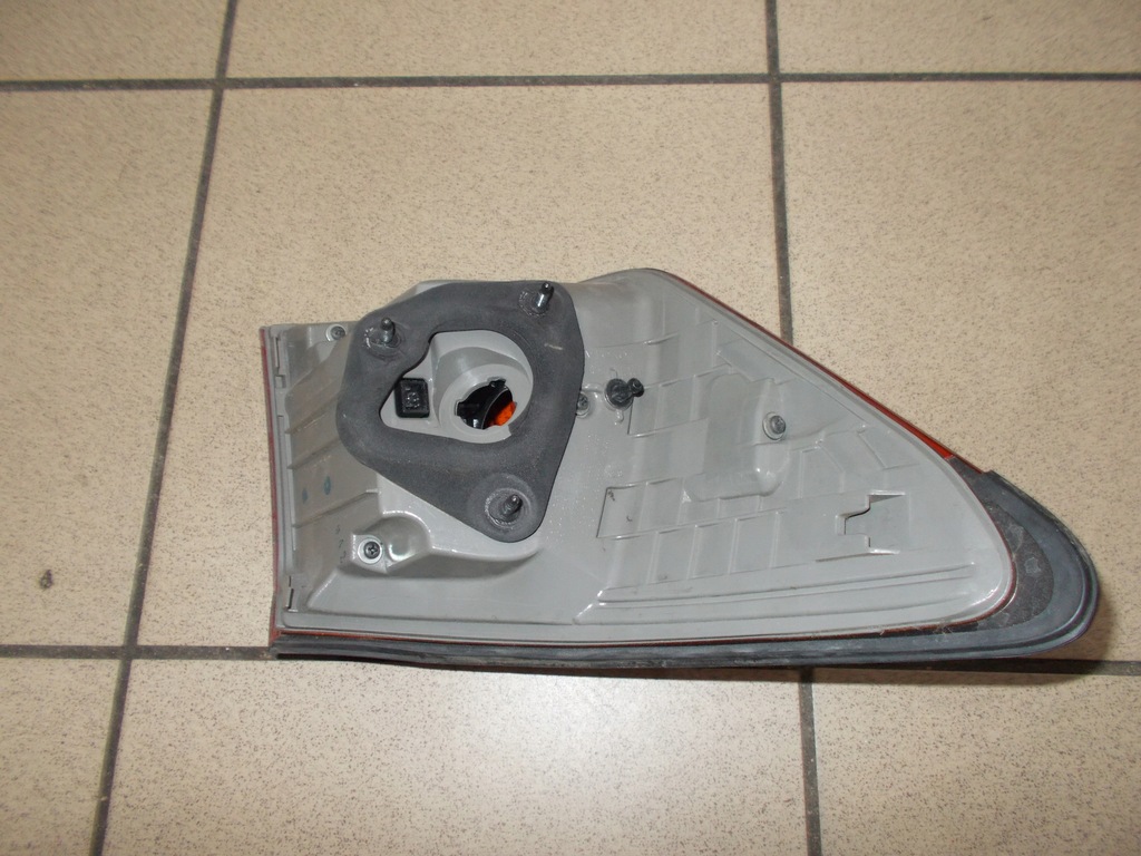 фото №4, Лампа задня lexus is lift is 220 10- права