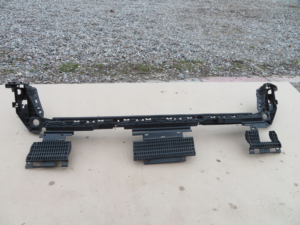 фото №1, Audi a4 b9 allroad направляющая кронштейн задняя 8w9807385b