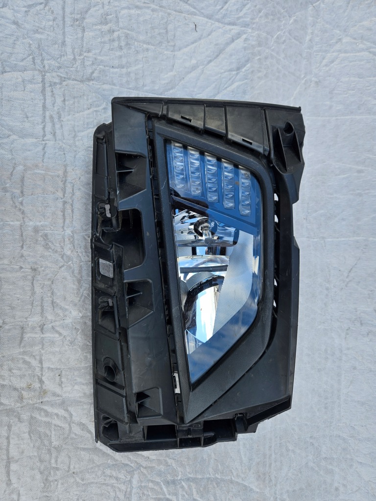 Купити Vw polo 2g0 18 протитуманна фара led праві рамка