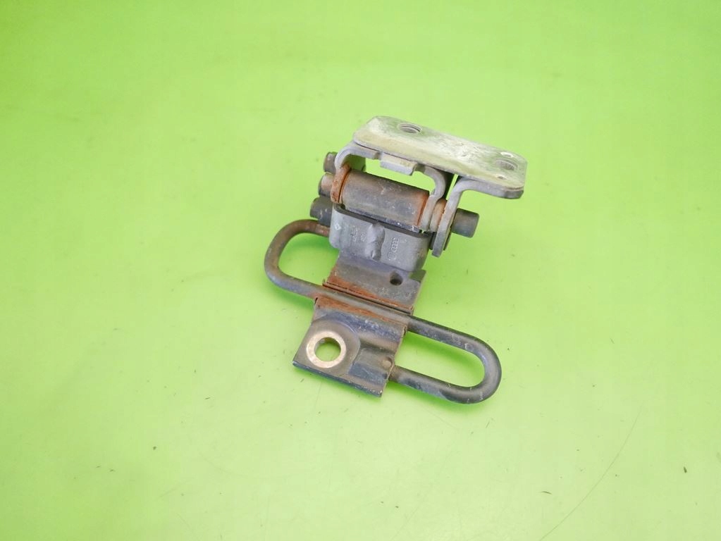 Петля ограничитель правый перед dół audi a6 c5 97- Недорого