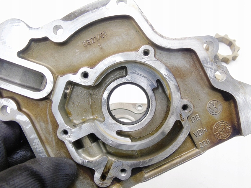 фото №8, Насос оливи 1.6 fsi audi a2 golf 4 bora bad 036115105e