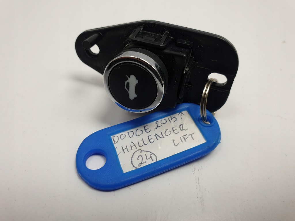 фото №1, Dodge challenger 15- кнопка заливной топлива