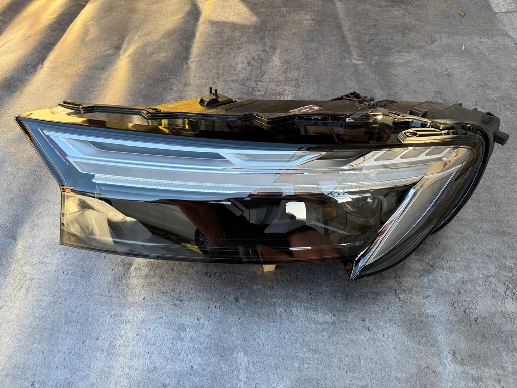 фото №1, Audi q7 lift 4m0941039d ліва matrix nowa комплектна