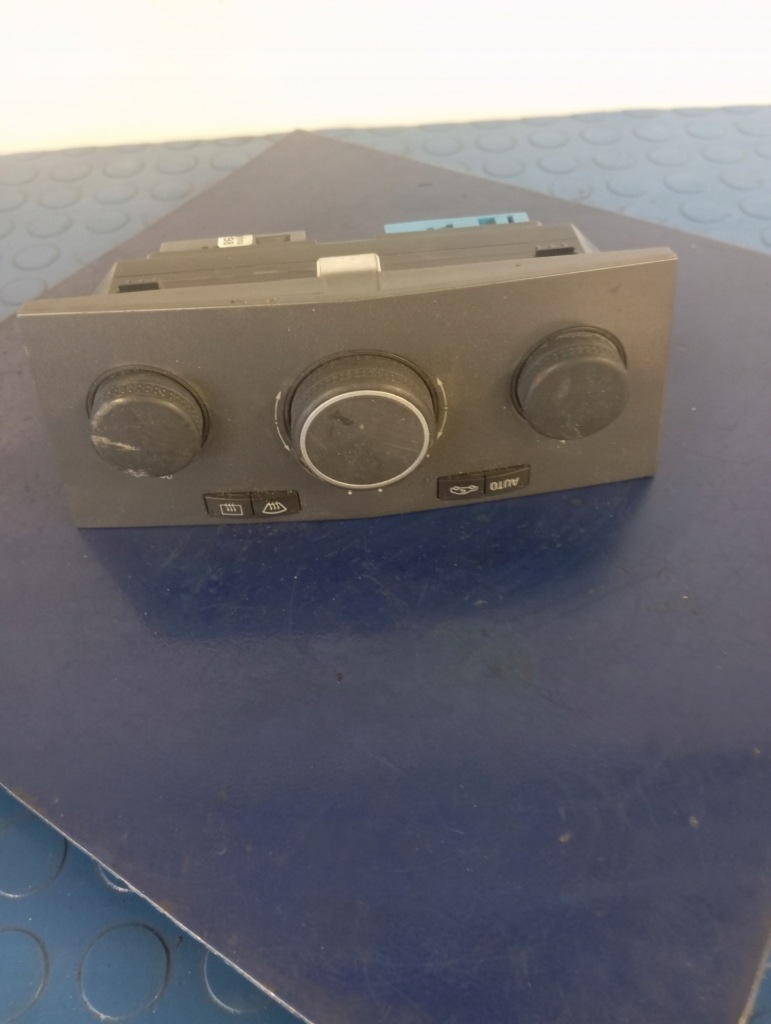 фото №1, Opel astra h панель обдув кондиционера 13122963