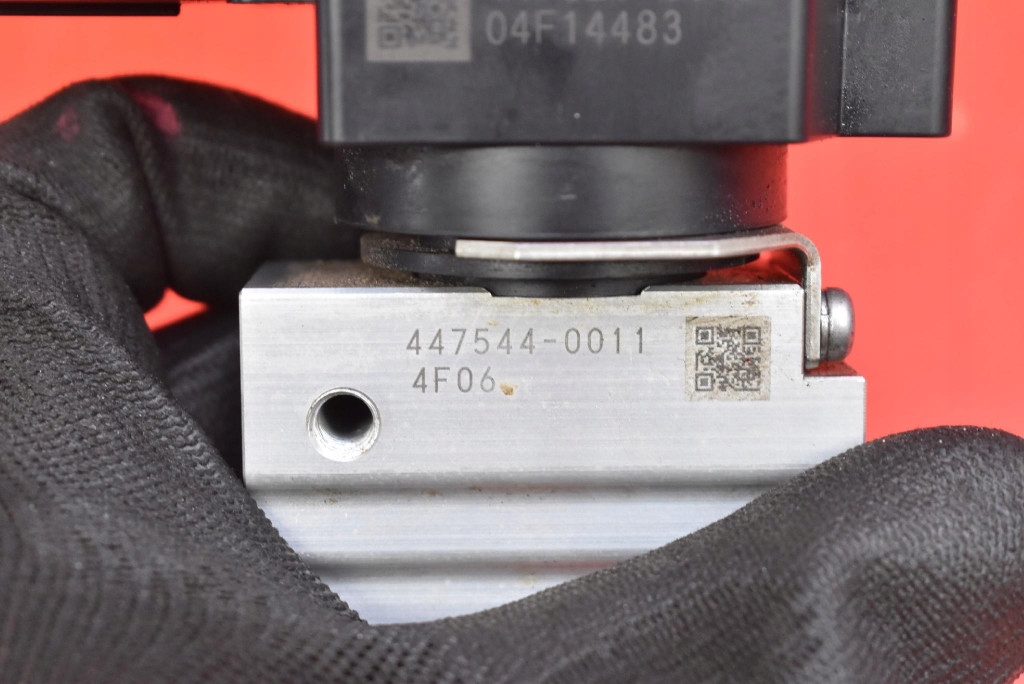 фото №9, Распределитель клапан кондиционера 447520-0363 toyota bz4x 204 km 22-