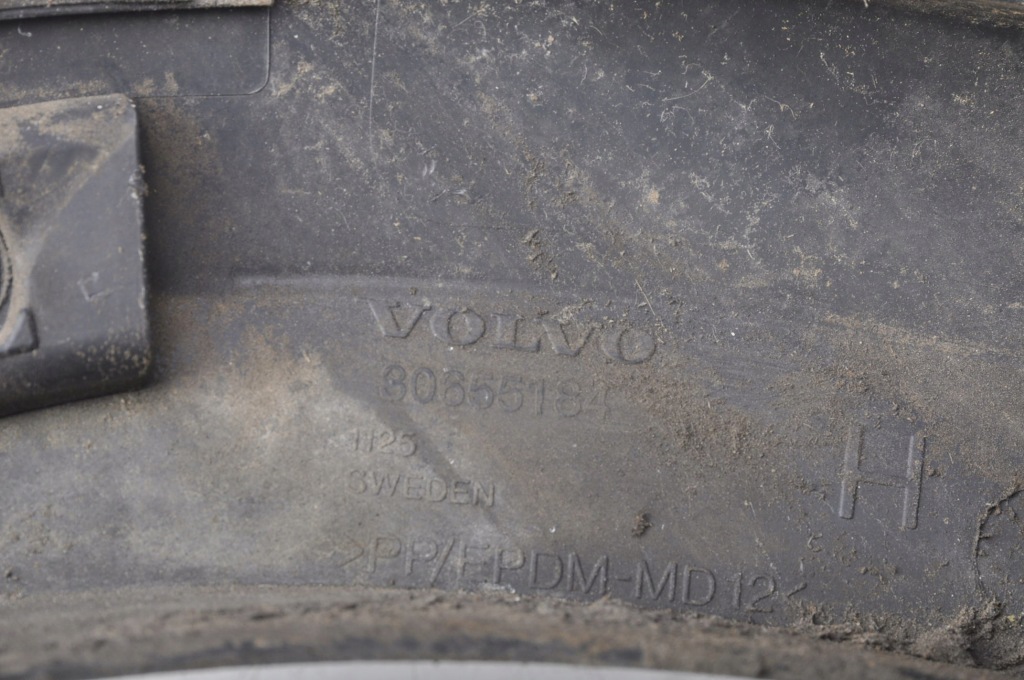 фото №9, Volvo xc90 накладка na крила правий задня 30655184