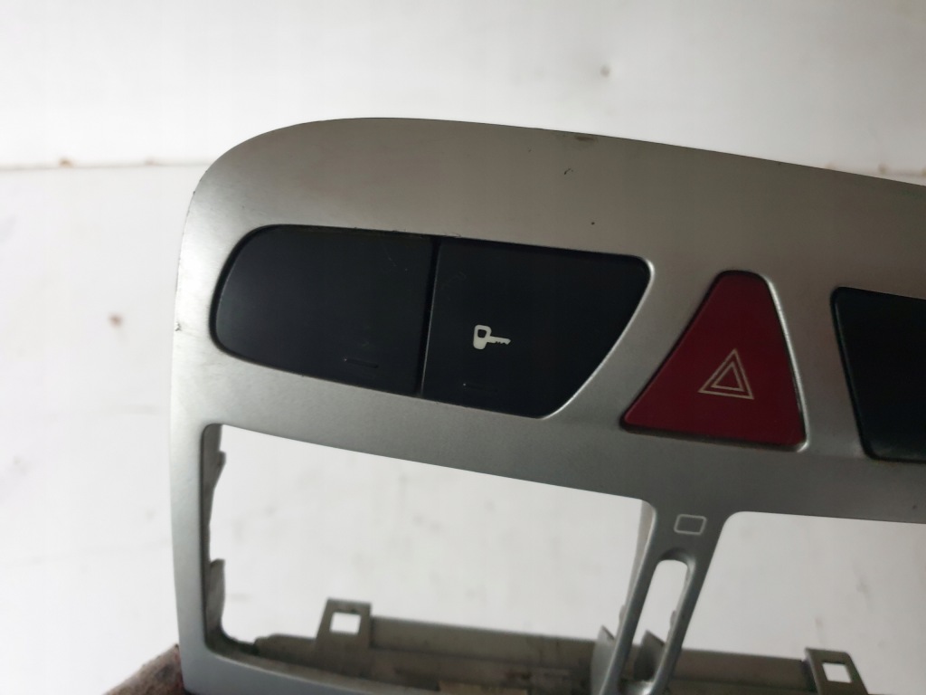 фото №4, Кнопка світла аварійних панель рамка peugeot 307