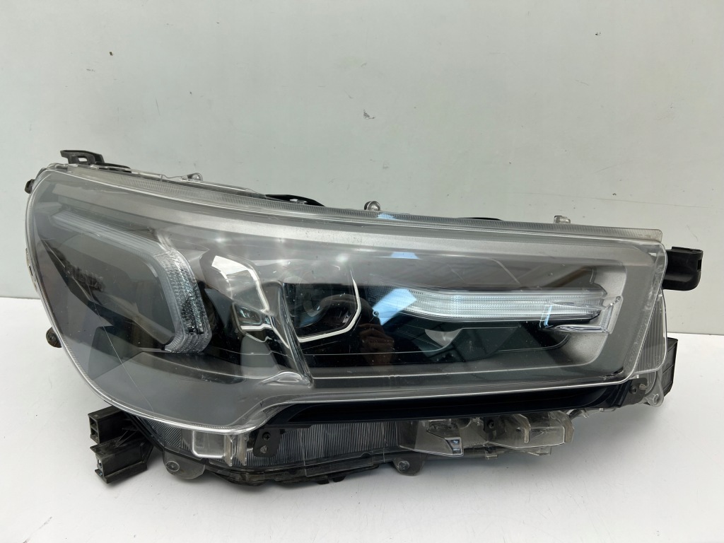 фото №1, Toyota hilux viii lift лампа передня права full led n 2020-