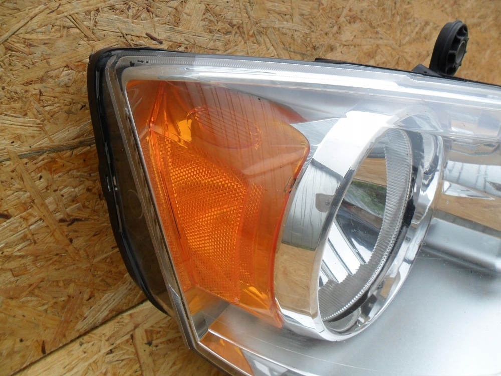 фото №8, Chrysler voyager 2010- фара правий