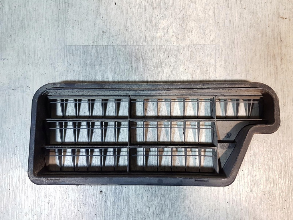 фото №1, Решітка вентиляційна багажника audi a8 d2