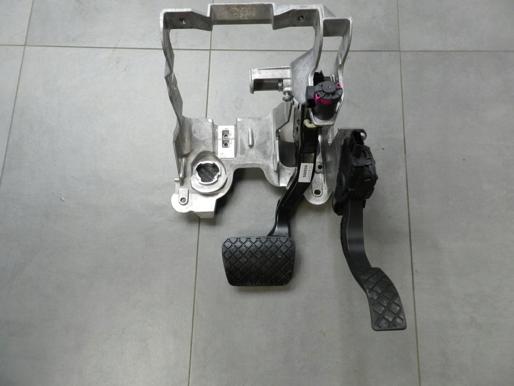 фото №1, Audi a5 8t каркас педалі 8k1721117