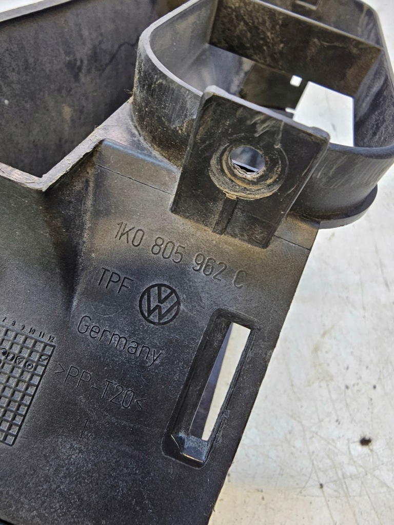 фото №9, Крышка впуск воздуха audi vw 2.0 fsi 1k0805962c