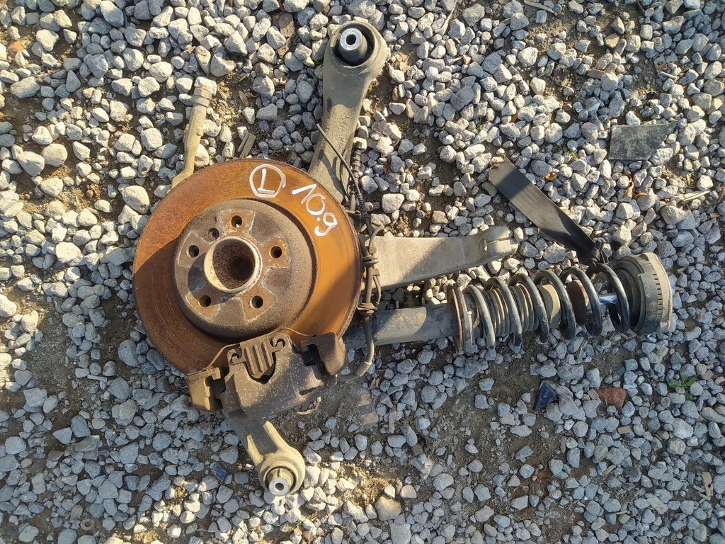 фото №1, Bmw 5 f10 f11 2.0d macpherson поворотный кулак рычаг левая