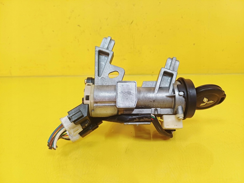 Замок запалювання з ключ + 3x вкладиші mitsubishi colt vi 6 mr587813 nr39 Ціна