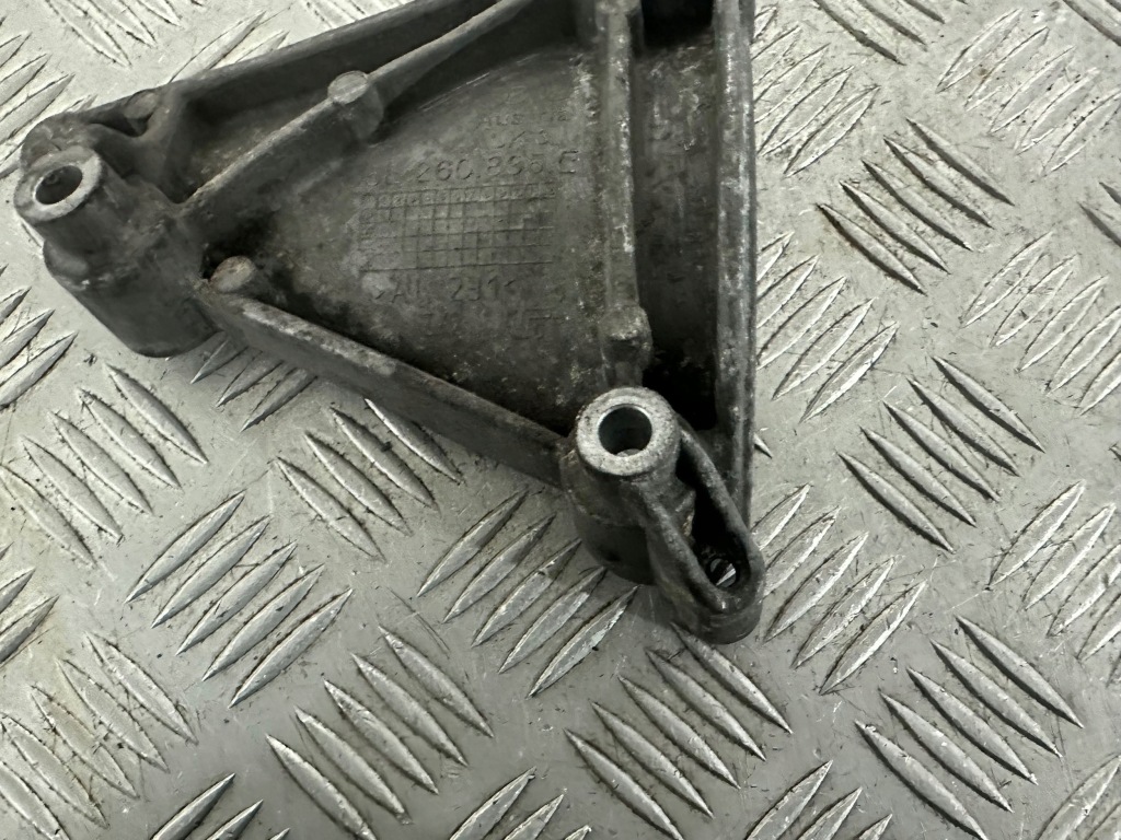 Audi a6 c6 3.2 fsi кронштейн кронштейн компрессора 06e260835c в Украине