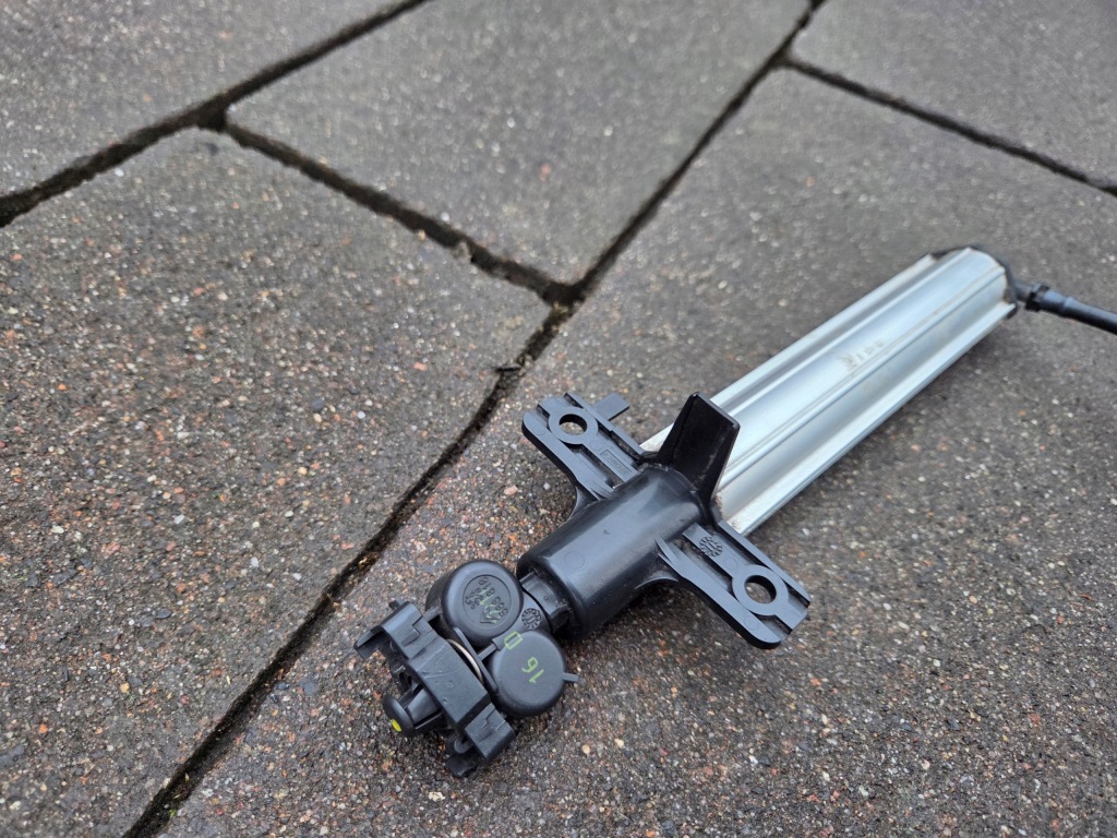 фото №6, Renault megane iii омыватель правый оригинал 2011r