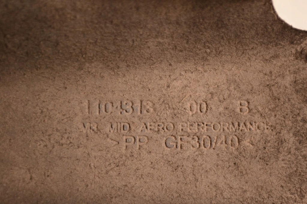 Купить Tesla model 3 2019 накладка средняя подвеска