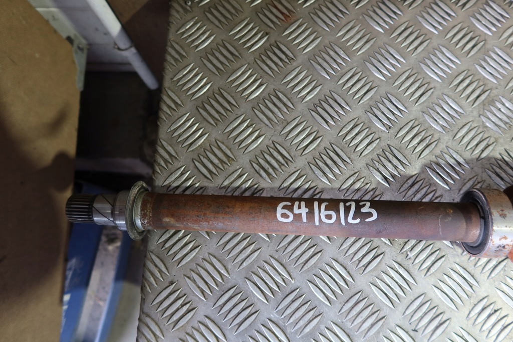 фото №1, Приводной вал правая kadjar 391002670r uszk. резиновый элемент