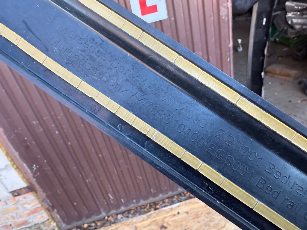 Молдинг багажника a4708510000 mercedes x klasa x470 в Украине