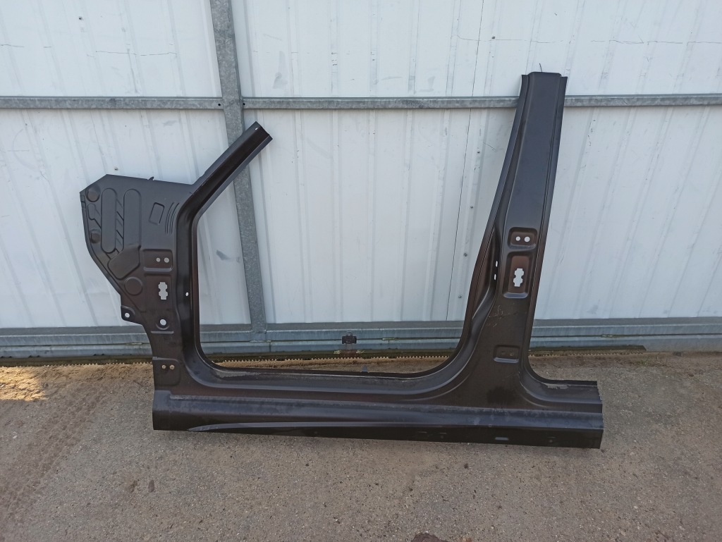 фото №1, Блок двигателя порог левый cupra born 10e809605a