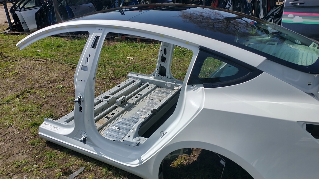 фото №7, Tesla model 3 чверть ліва права задня задня дах панорама