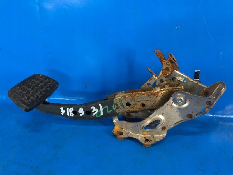 фото №1, Педаль тормоза toyota prius - 30 09-17 4711076060