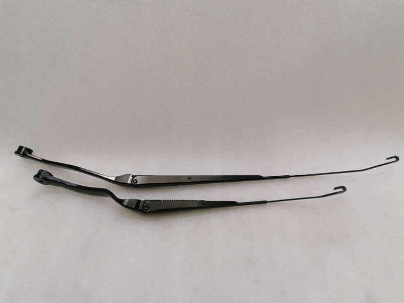 Купити Ferrari ff f151 передня частина двірник тягa 84198200 двигун rhd правий кермо